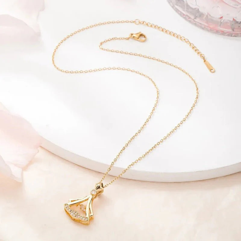 Elegant Rhinestone Pendant Necklace 😍 قلادة أنيقة بقلادة متدلية مرصعة بأحجار الراين 😍